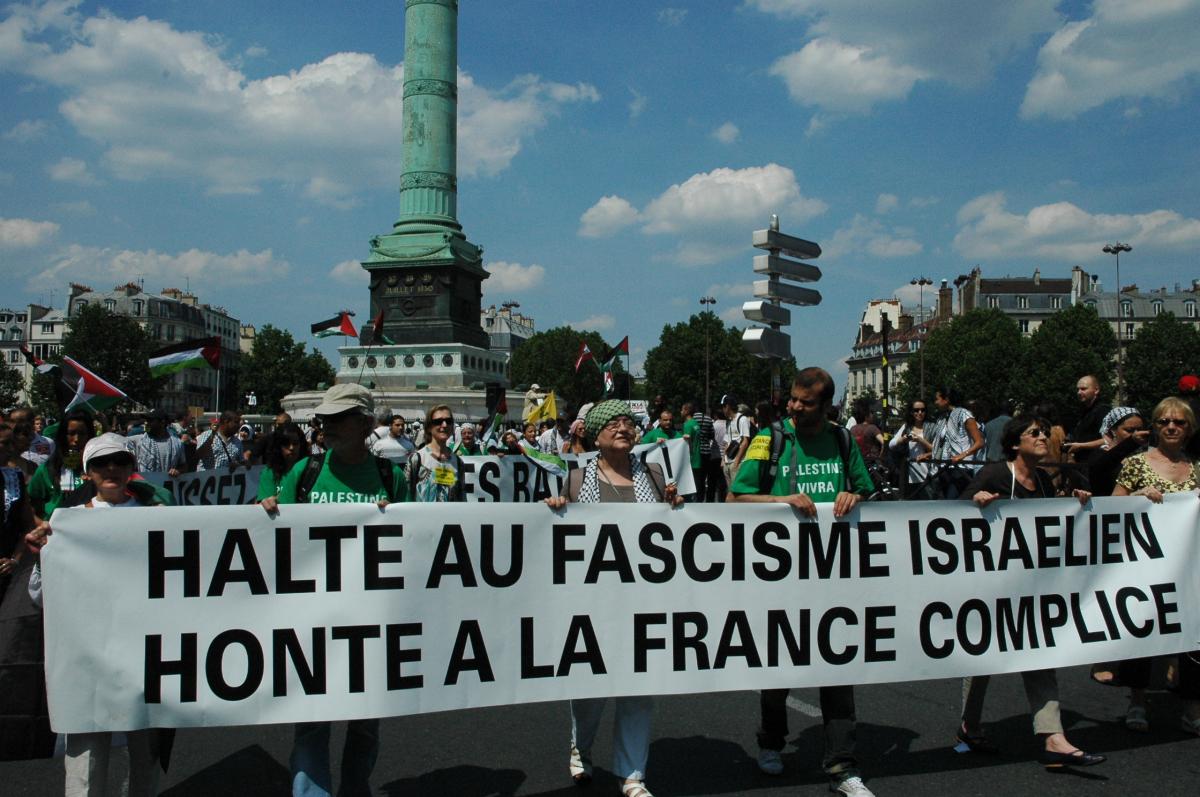 Banderole à la Bastille,Halte au Fascisme Israëlien Honte à la France Complice.