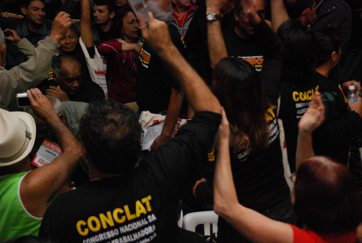 06/06/2010 - Bresil, congres CONCLAT sortie des delegues intersindical-unidos-mtst