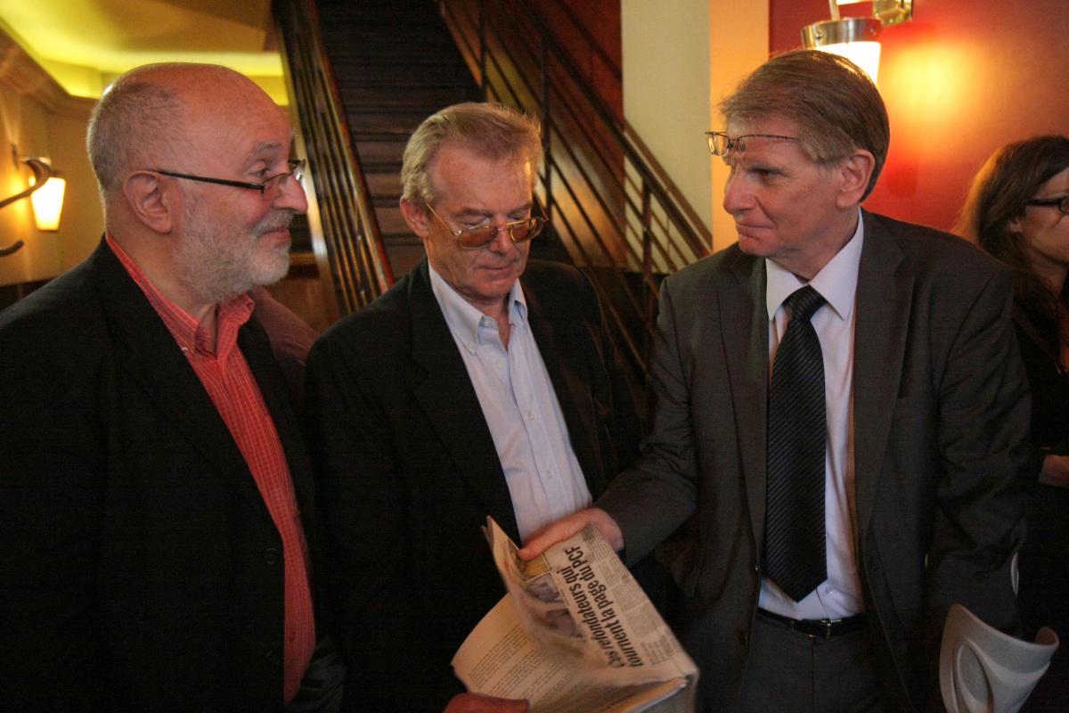Jean Brafman, François Asensi, Patrick Braouezec avec l'huma commentant leur départ