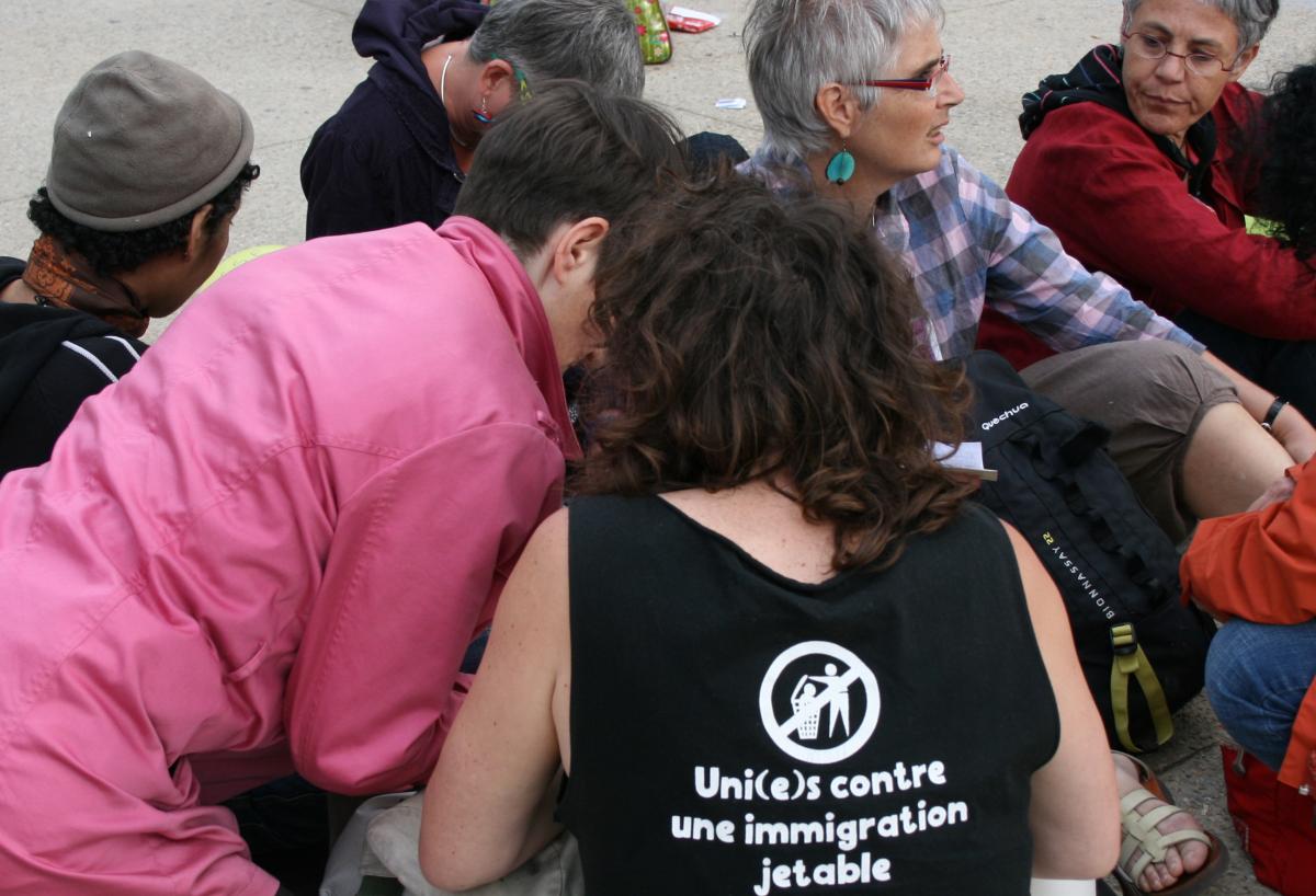 Uni(e)s contre une immigration jetable.