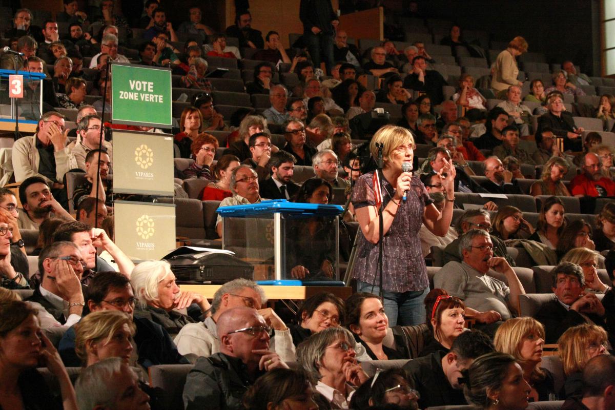 le débat de la salle