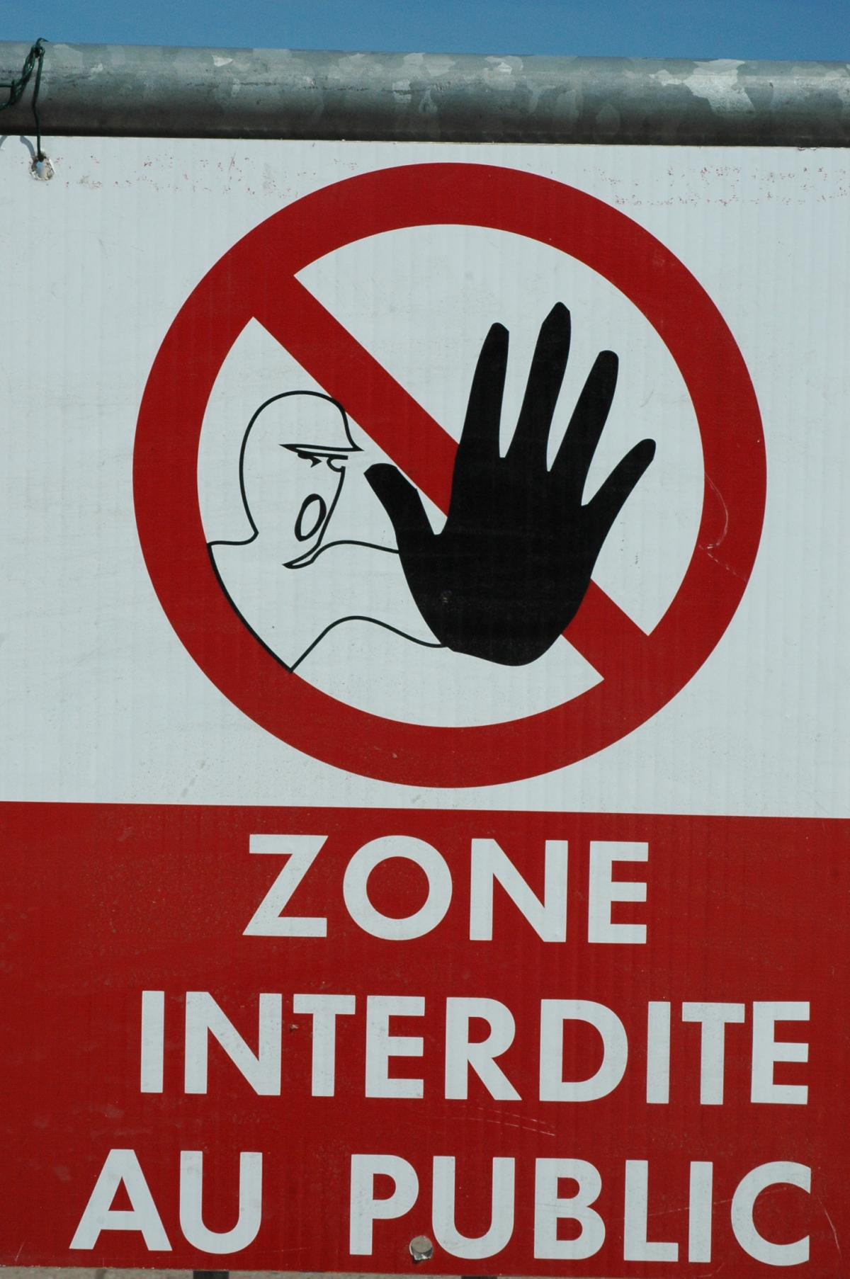 Panneau Zone Interdite de la marine Nationale