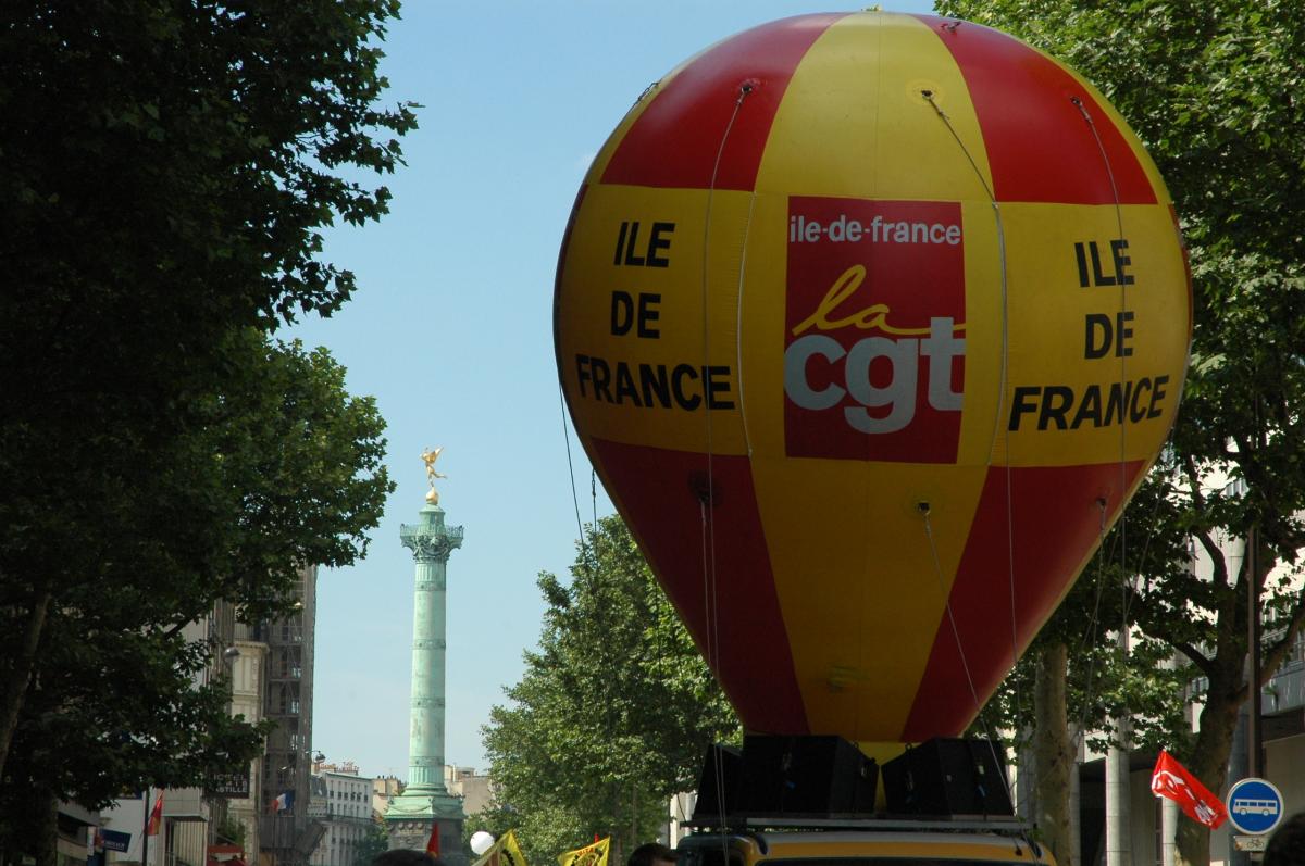 ballon Cgt ile de France devant la Bastille.
