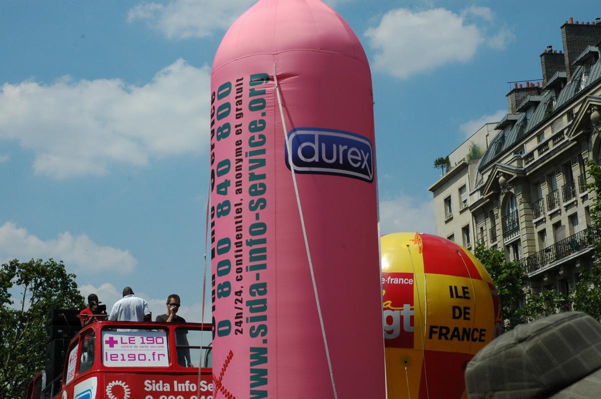 ballon Sida Info Service,0 800 840 800.sida-info-service.org DUREX.Durability (durabilité), Reliability (fiabilité) et Excellence (excellence).Marque enregistré en 1929.