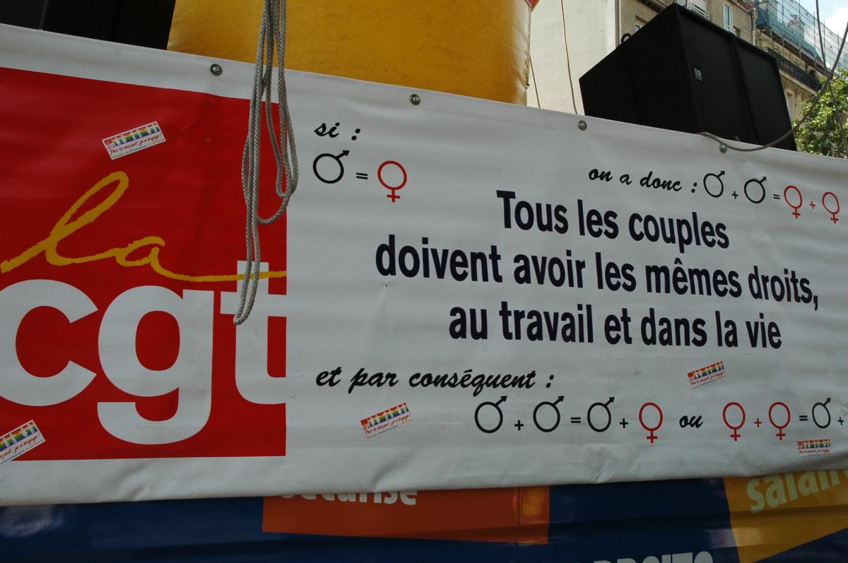 Banderole Cgt.Tous les couples doivent avoir les mêmes droits,au travail et dans la vie.