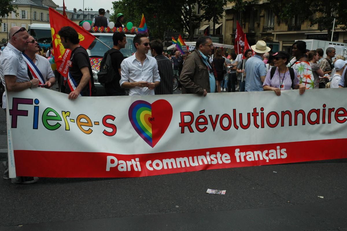banderole du Parti Communiste Français,Fier-e-s révolutionnaire.