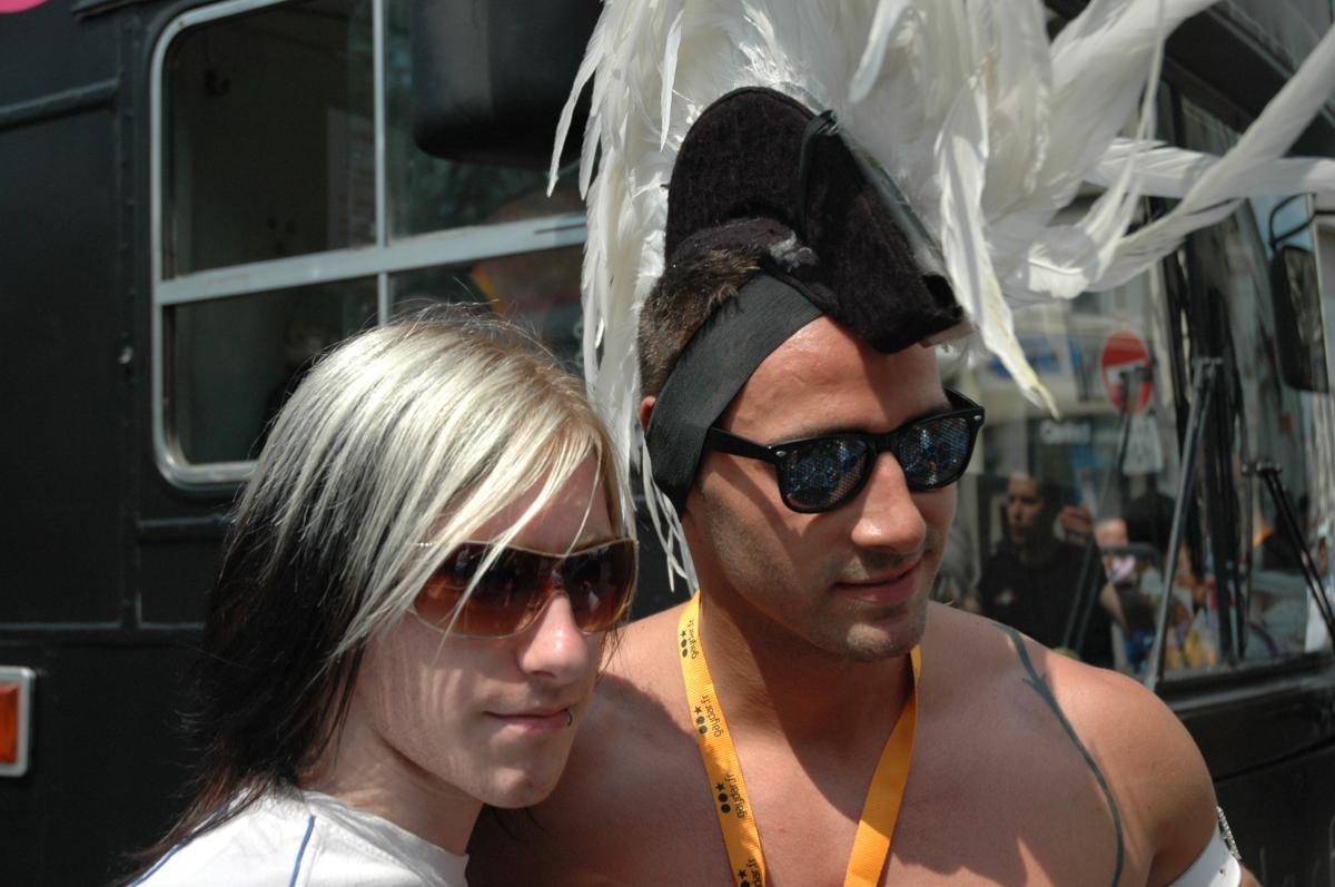 portraits masculin à la Marche des Fiertés.