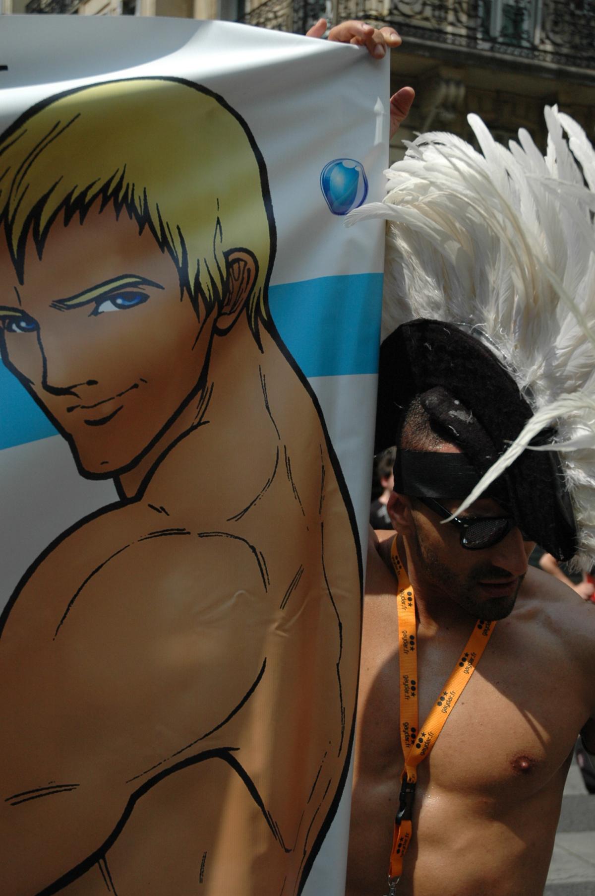 banderole publicitaire à la Marche des Fiertés.