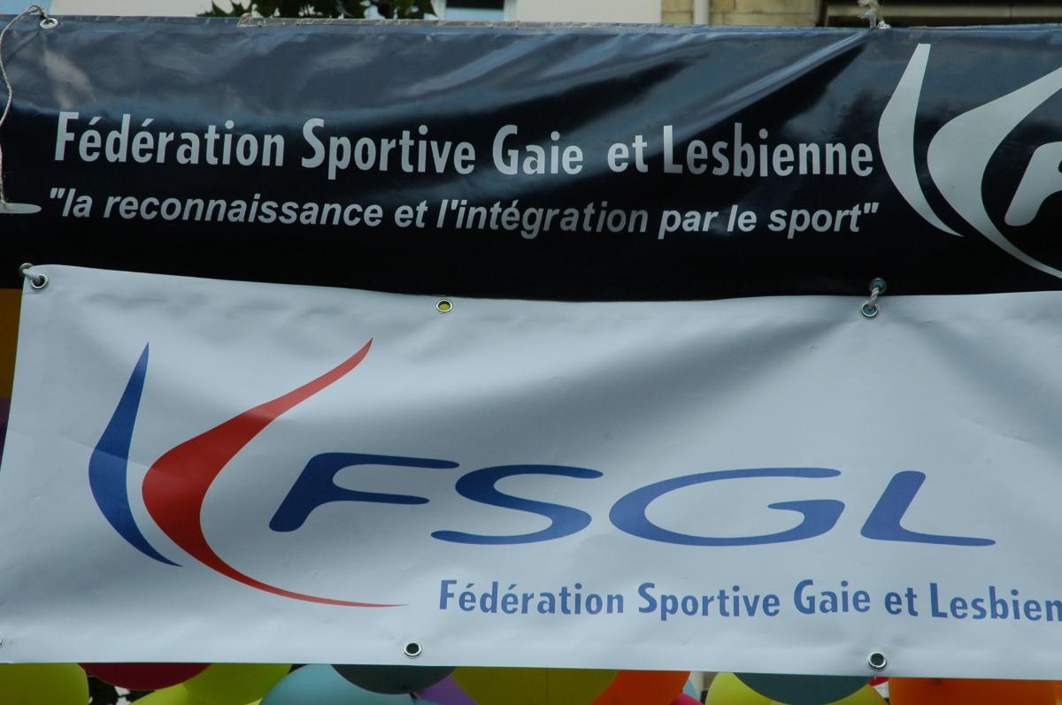 banderole Fédération sportive Gaie et Lesbienne FSGL.