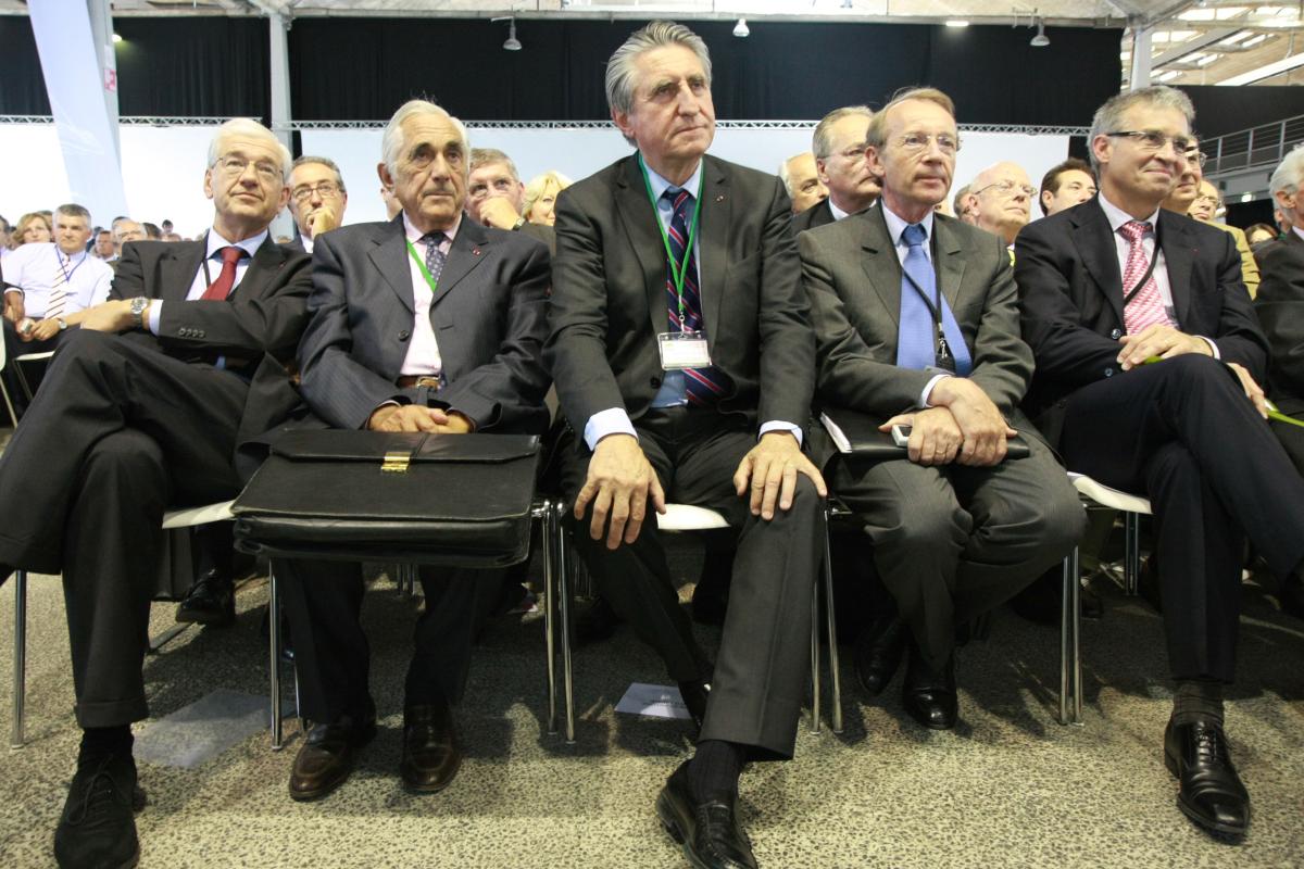 groupe de patrons autour d'Ernest-Antoine Seillière ancien président du MEDEF