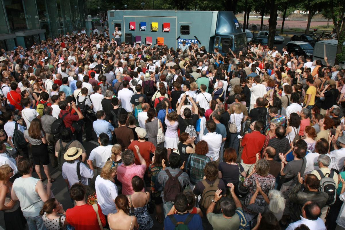 le rassemblement devant la maison de Radio France