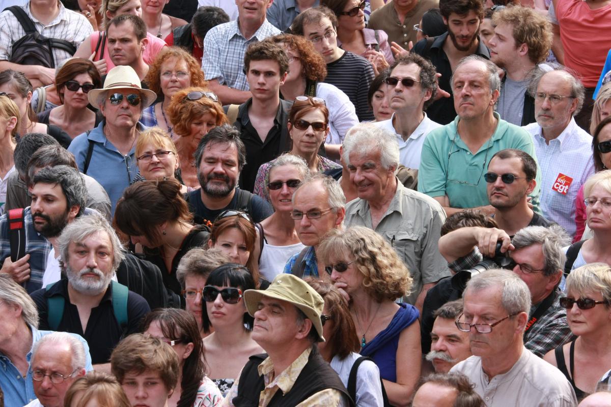 Alain Krivine dans la foule