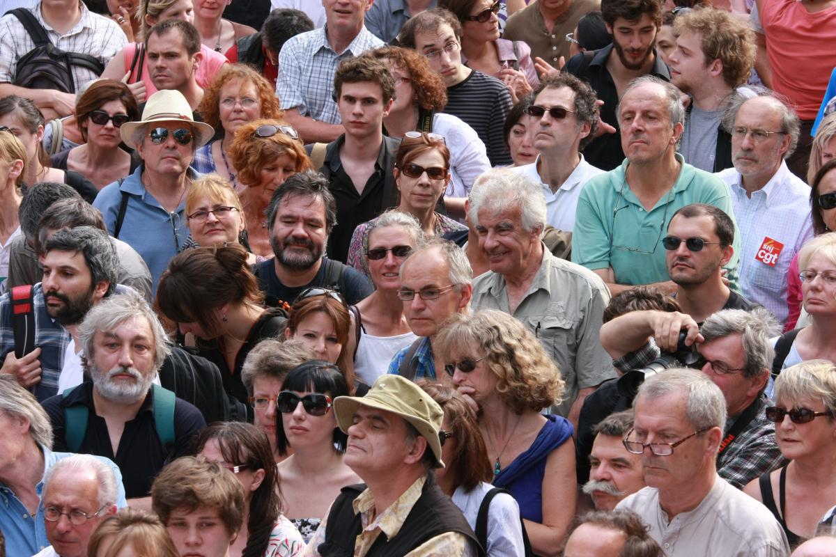 Alain Krivine dans la foule