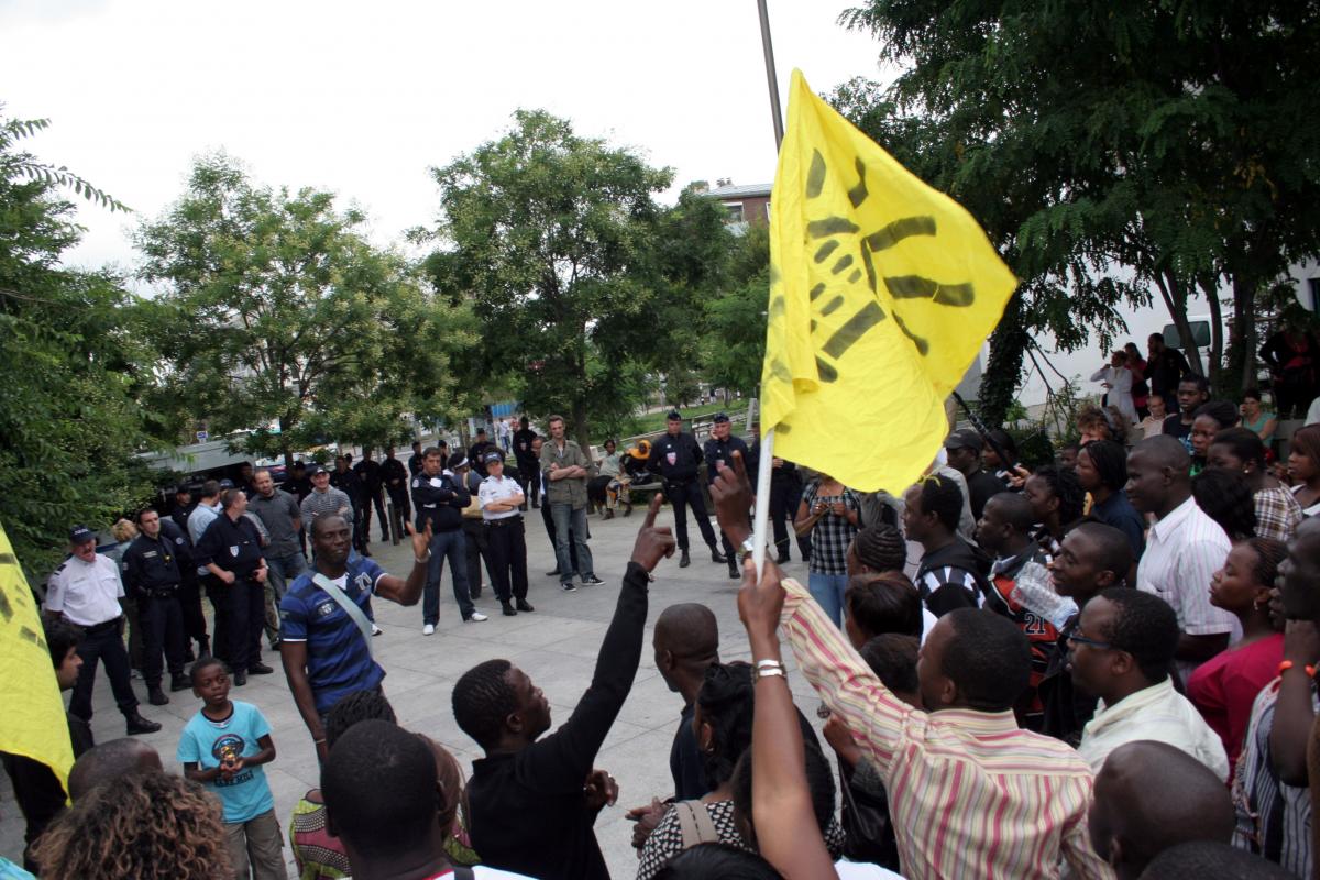 Manifestation des expulsés face à la police