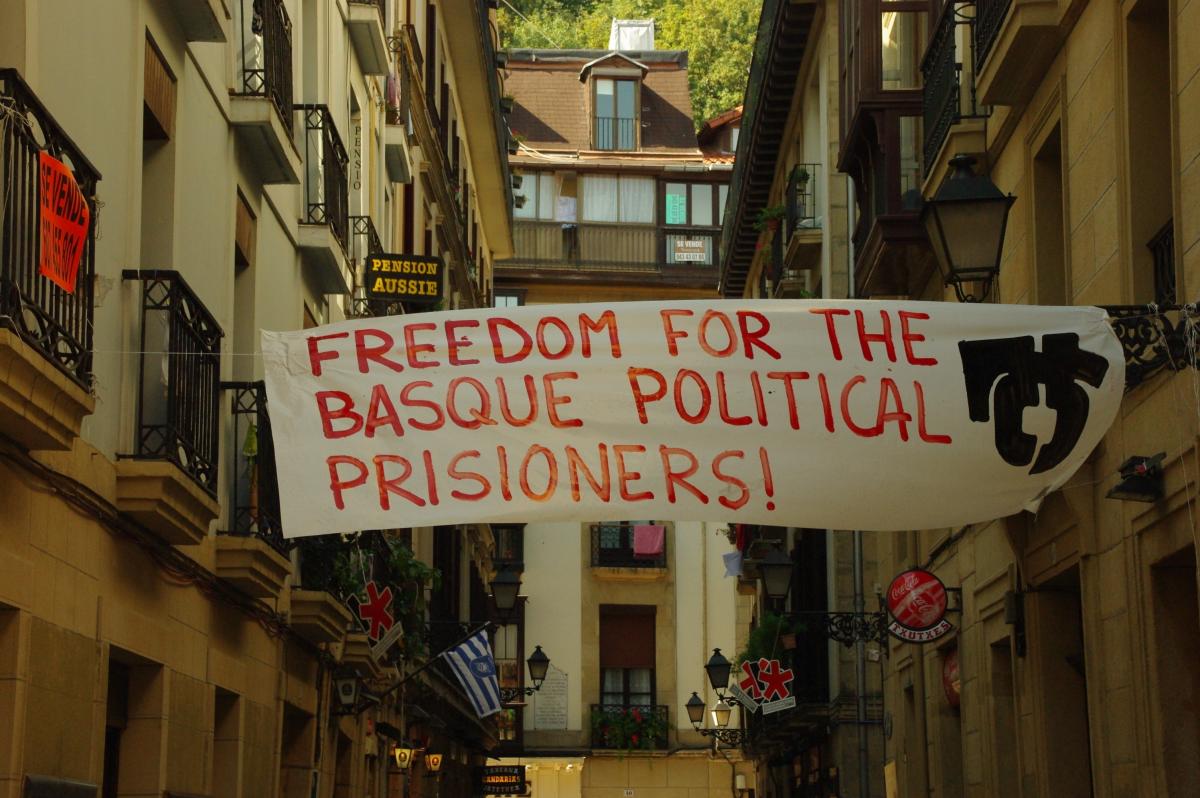 banderole indépandiste basque dans une rue de saint sebastien