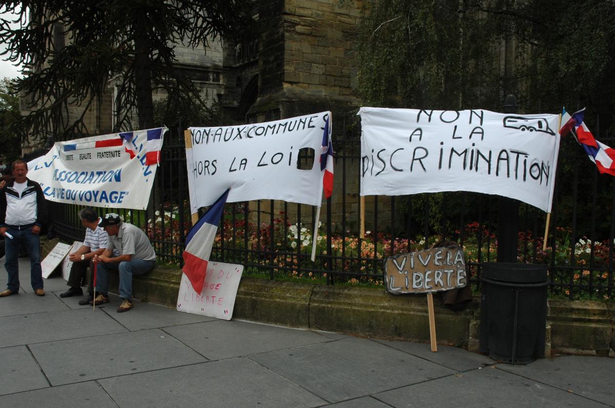 Gens du Voyage Non à la discrimination, Vive la liberté, Non aux communes hors la loi.