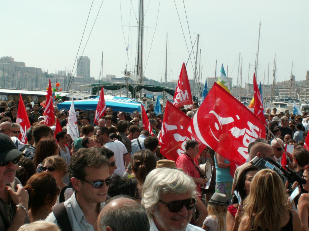 rassemblement des militants NPA13 au vieux port de Marseille