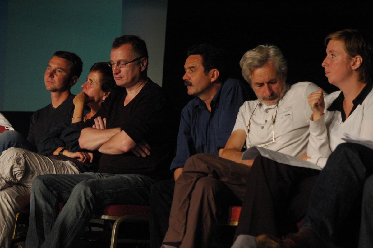 Intervenants, salle Paris-Est Montreuil, Modération: Edwy Plenel.