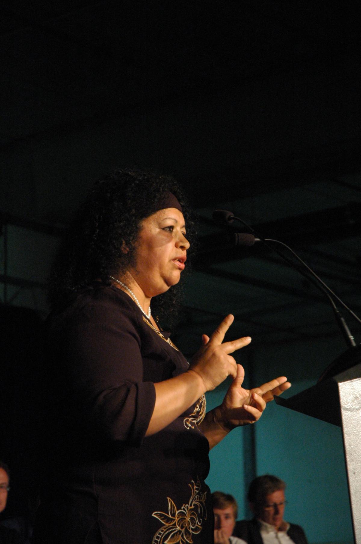 Intervenant: Faïma sans emploi.