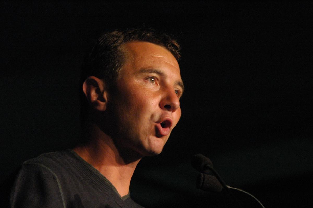 Intervenant: Olivier Besancenot salle Paris-Est Montreuil.