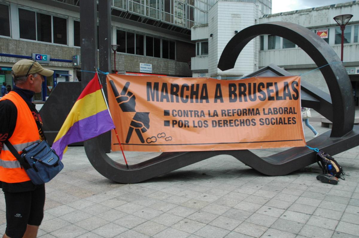 Banderole de la marche vers Bruxelles du collectif d'Aragon.