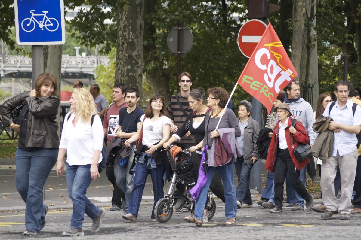 Départ en manifestation à pied et en vélo