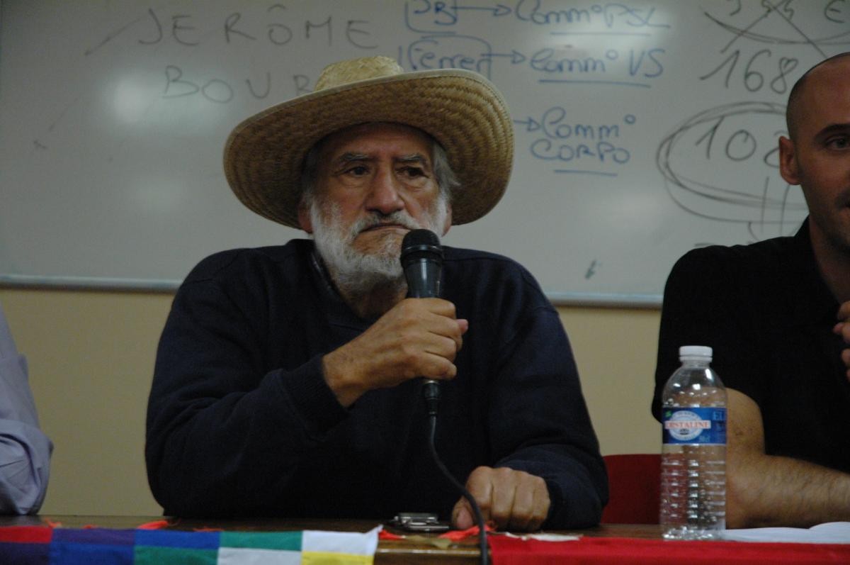 Hugo Blanco à la tribune.