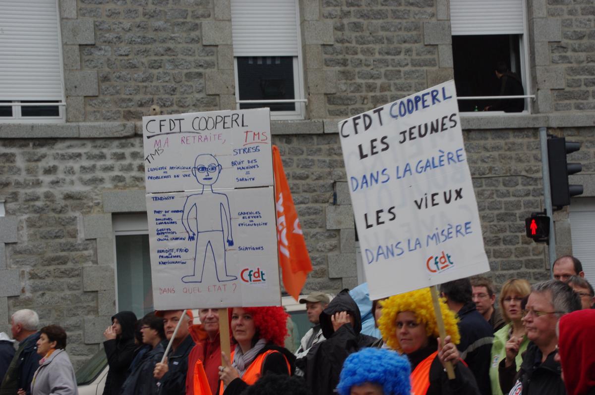 salariées de la COOPERL abbatoir dénoncant leurs conditions de travail: TMS et précarité