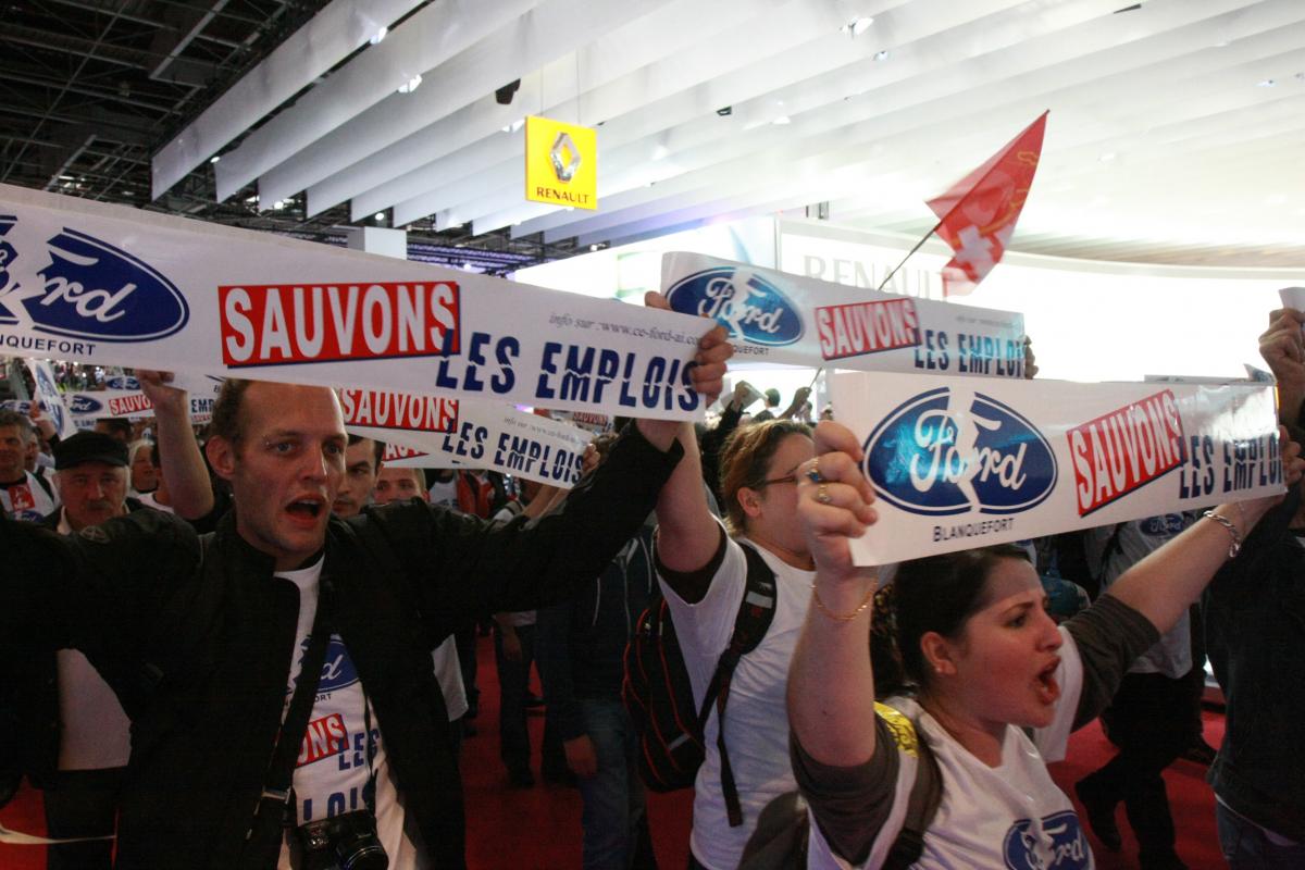 Les Ford manifestent dans le salon