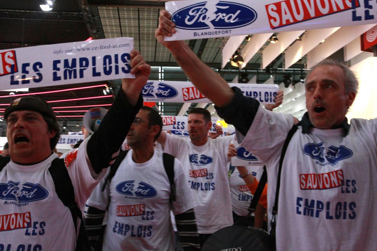 Les Ford manifestent dans le salon