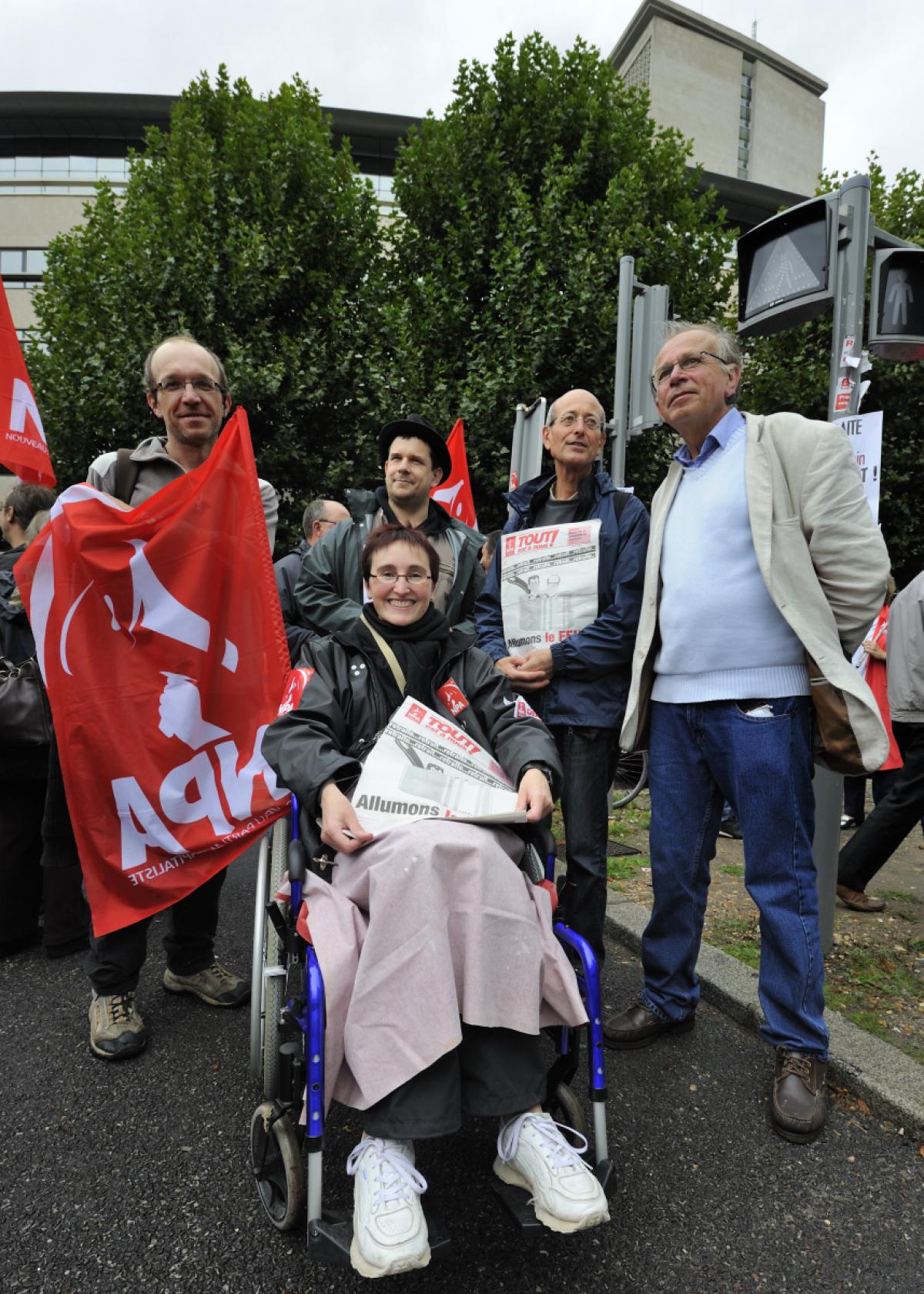 camarades du NPA au départ de la manif