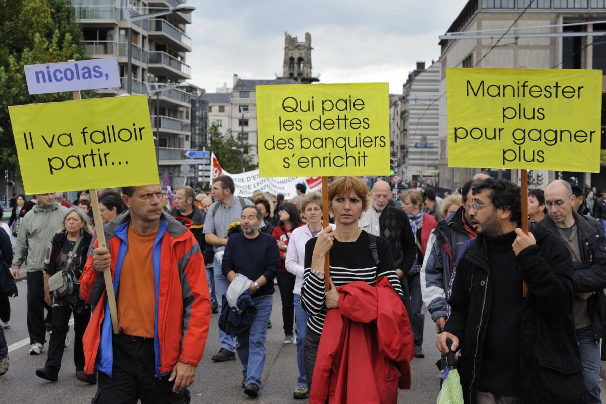 lapalissades en passant le long du Théatre des Arts