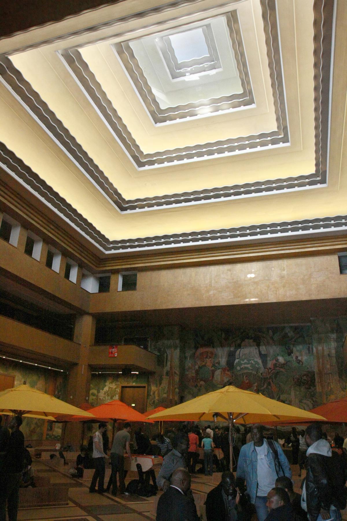 la salle occupée du Palais de la Porte dorée