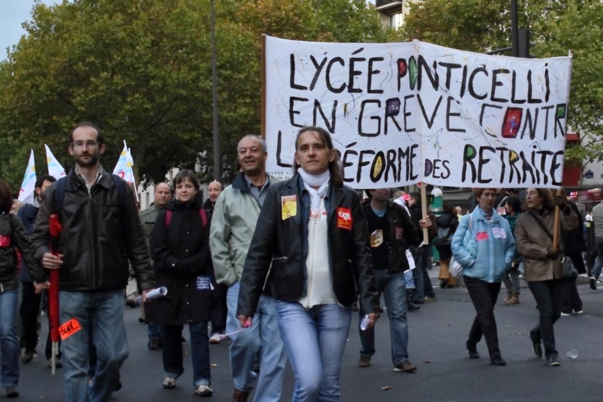 Banderole lycée Ponticelli en grève contre la réforme des retraites
