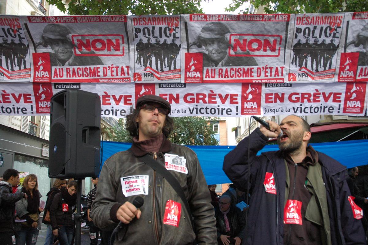 point fixe militant Npa au micro.