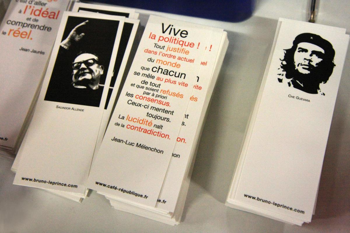 Marque-pages au stand du Parti de Gauche