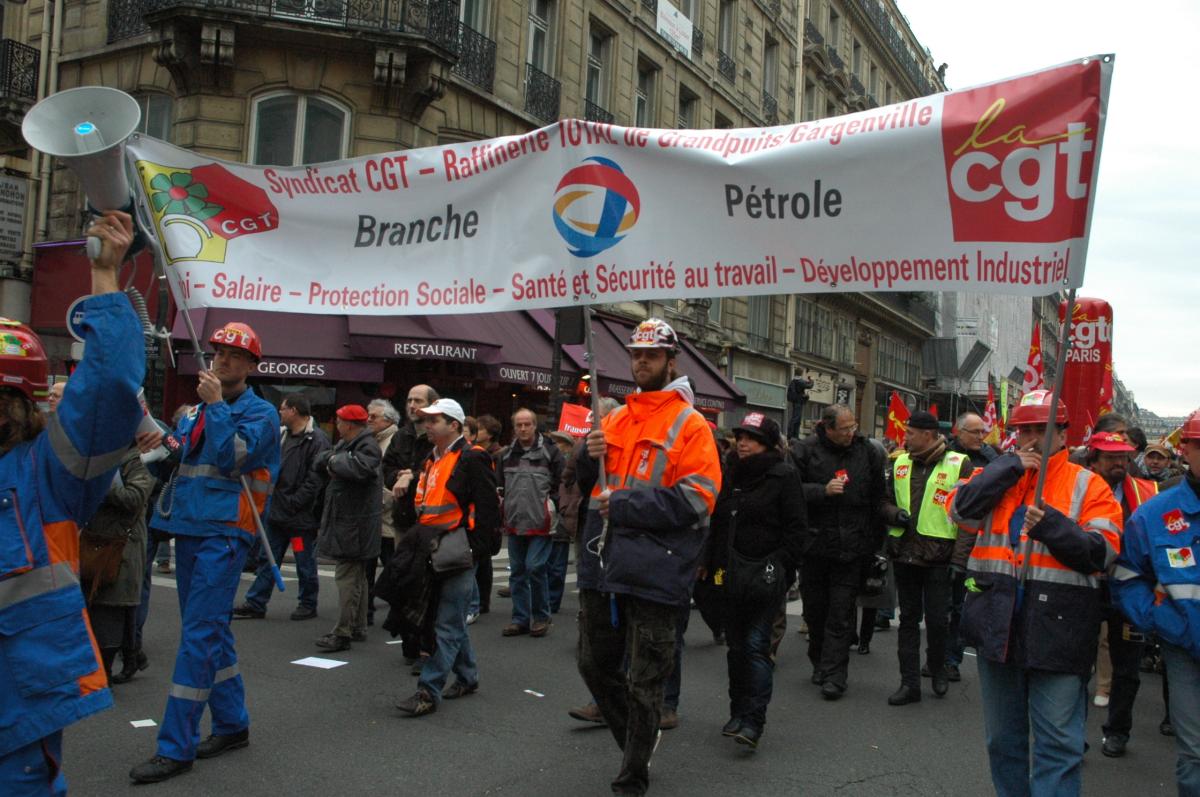 Banderole Cgt Raffinerie Total Granpuits Gargenville.
