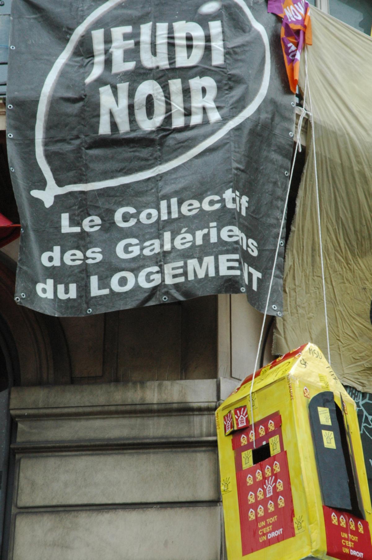 banderole JEUDI NOIR collectif des galériens du logement