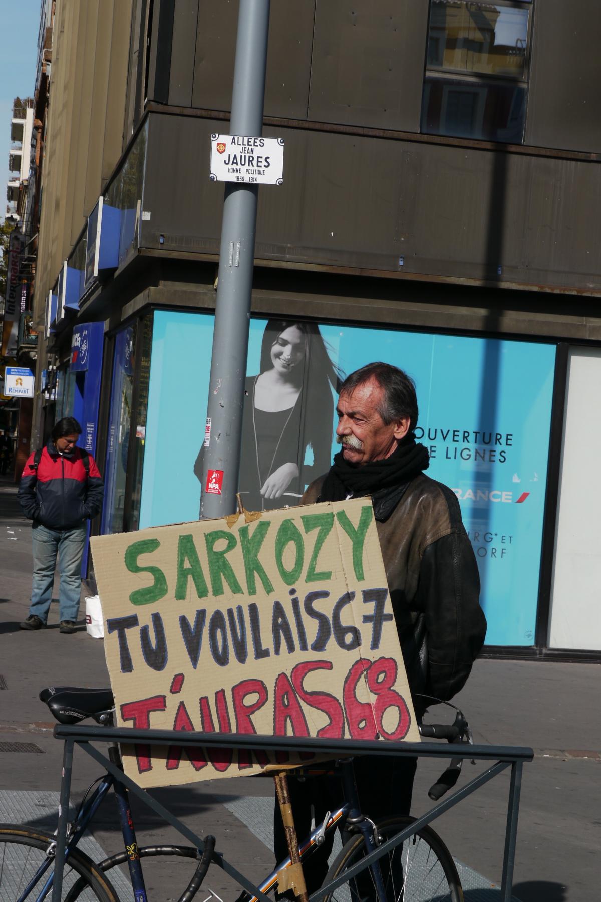 Pancarte : Sarkozy, tu voulais 67, t'auras 68