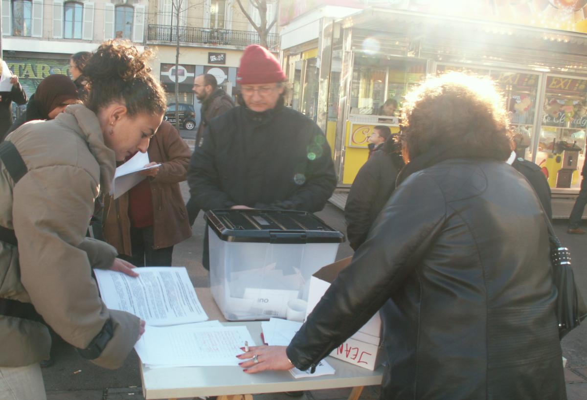 votation citoyenne au centre ville de Marseille