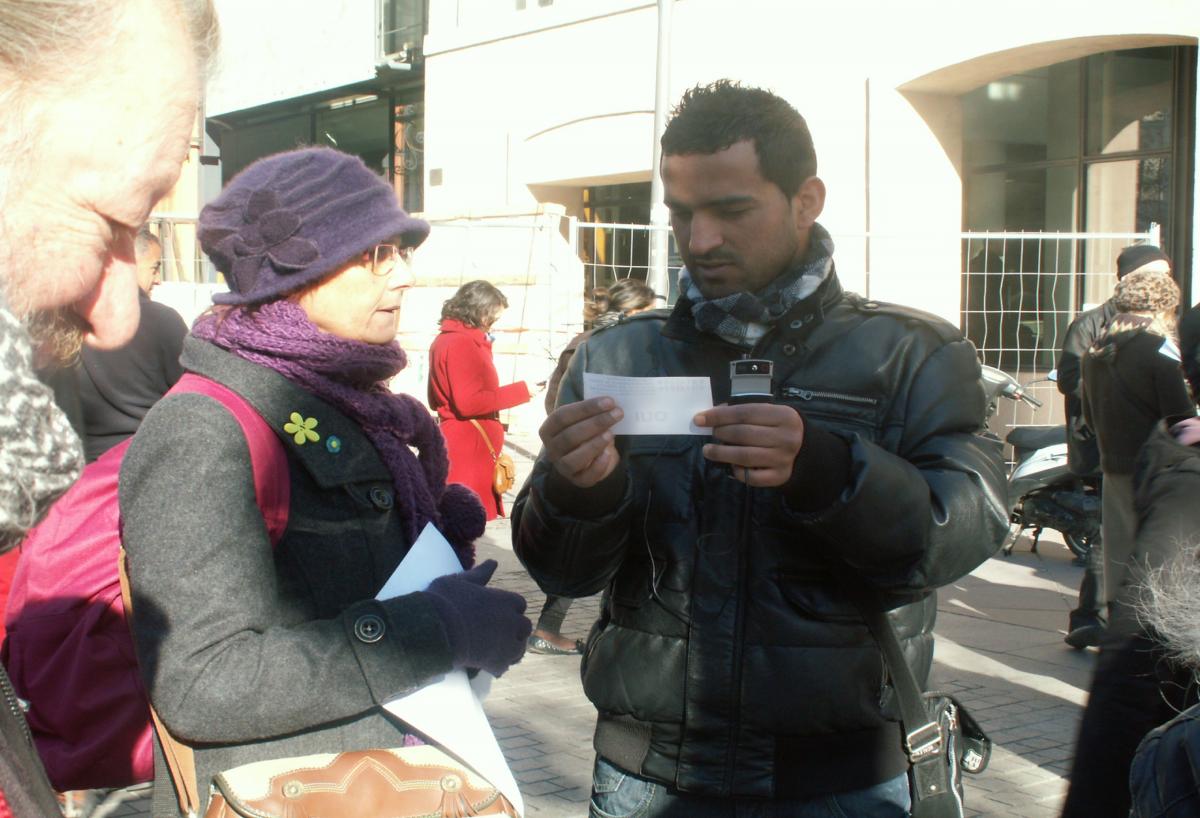 votation citoyenne au centre ville de Marseille .