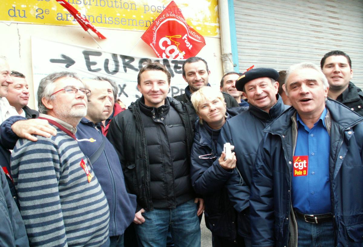 photos devant la direction de la poste du 2eme arrondissement de marseille.