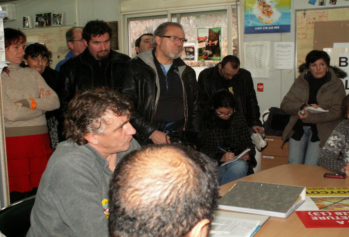 reunion au local des syndicat de fralib