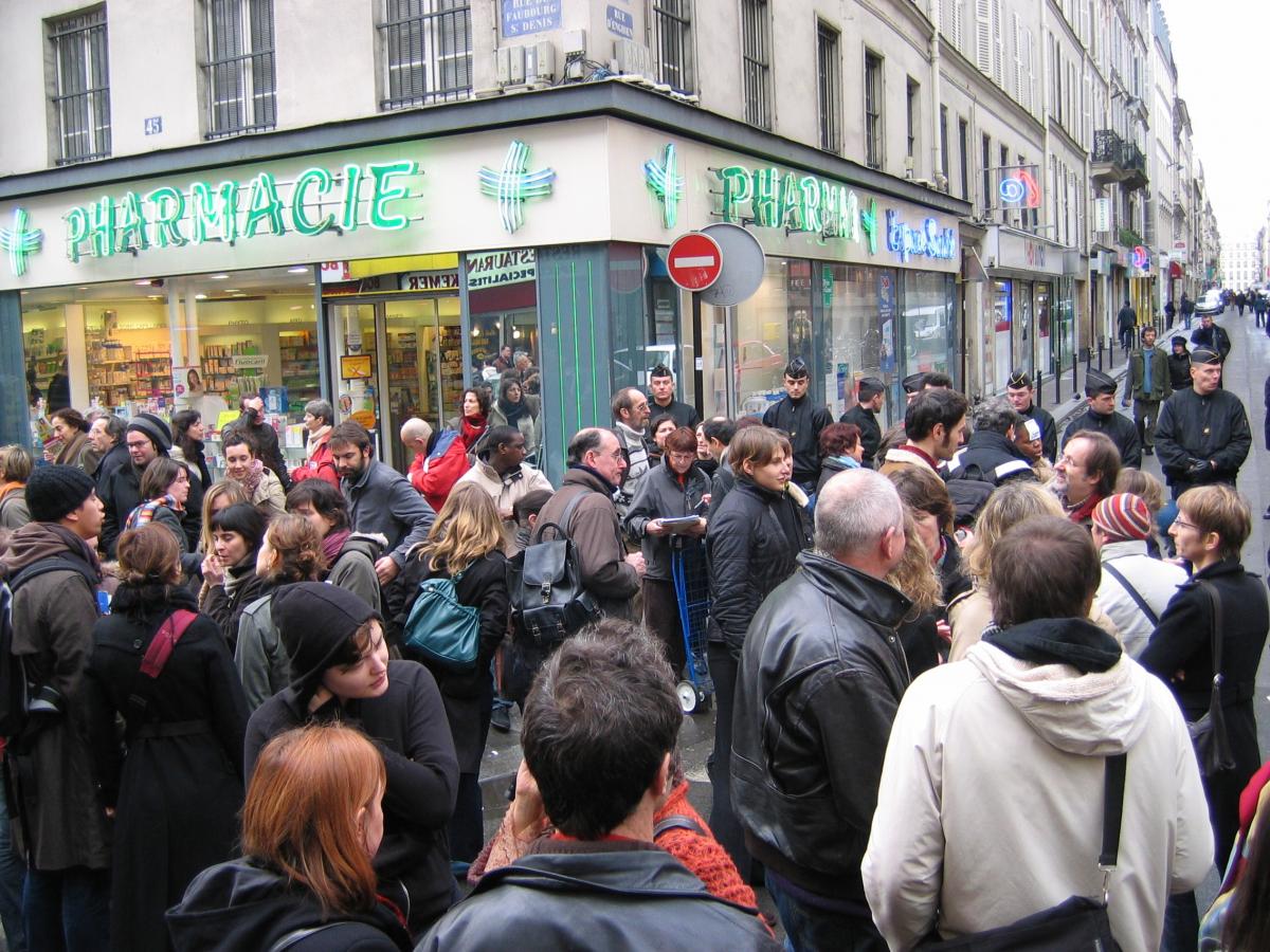 Rassemblement contre le QG de Sarkozy, Paris 10.