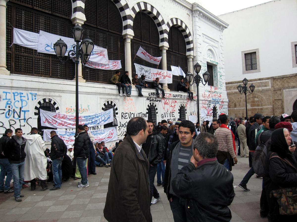 la place devant le 1° ministère (Kasba)