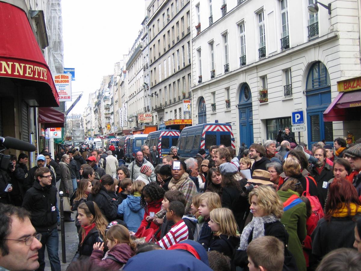Rassemblement contre le QG de Sarkozy, Paris 10.