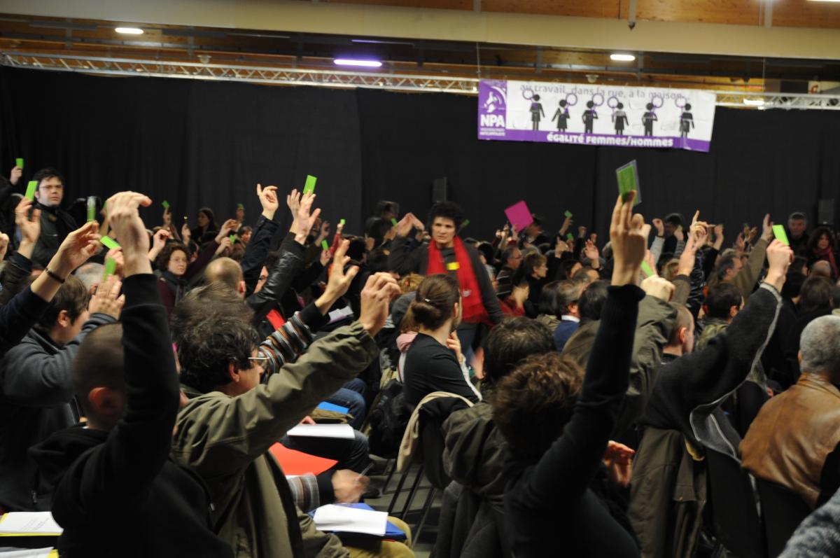 Vote des délégués au premier congrès du NPA