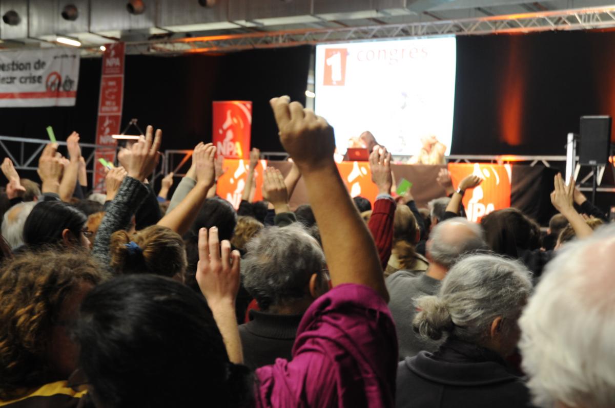Vote des délégués au premier congrès du NPA