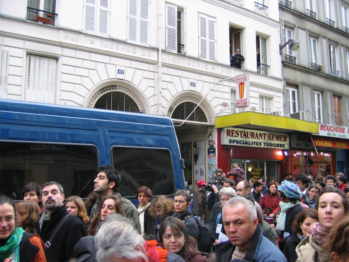 Rassemblement contre le QG de Sarkozy, Paris 10.