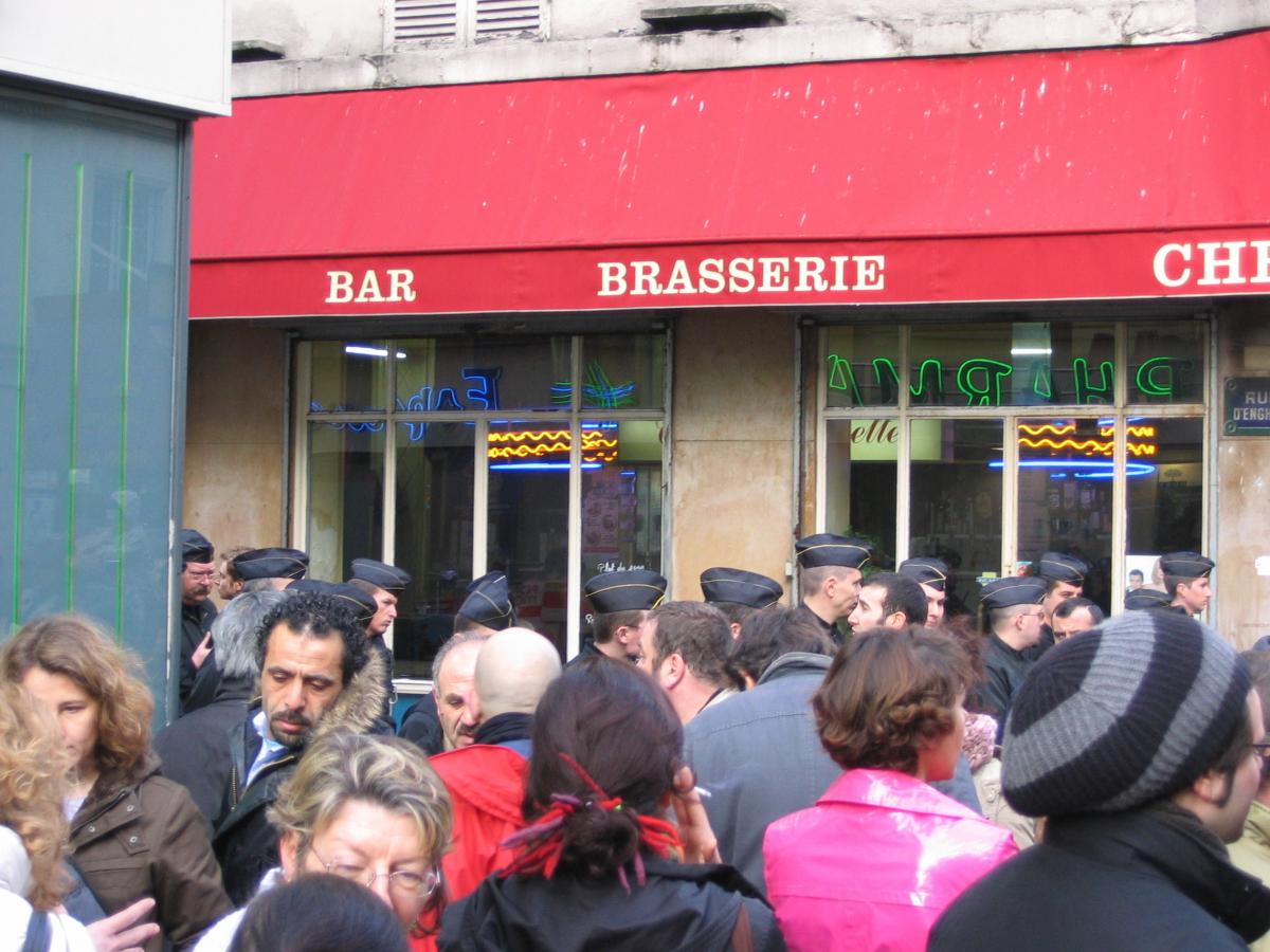 Rassemblement contre le QG de Sarkozy, Paris 10.